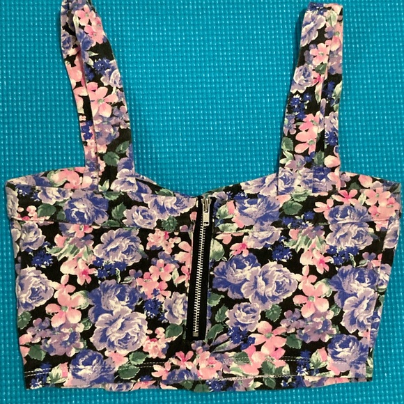 FOREVER 21 Floral Crop Top - Picture 2 of 3
